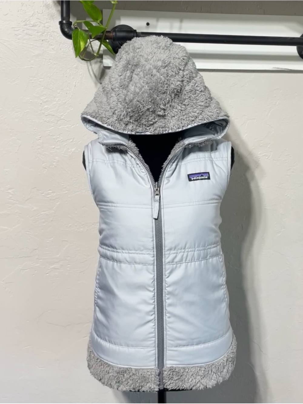 Patagonia Reversible Women's Los Gatos Hooded Vest, Size M